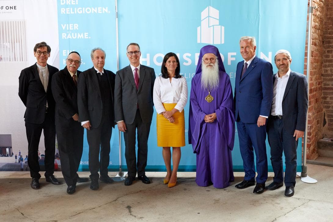 Rabbiner Nachama, Bischof Stäblein, Botschafter Fischer, Bildungssenatorin Günther-Wünsch, Bischof Malkhaz und Bundespräsident a.D. Wulff