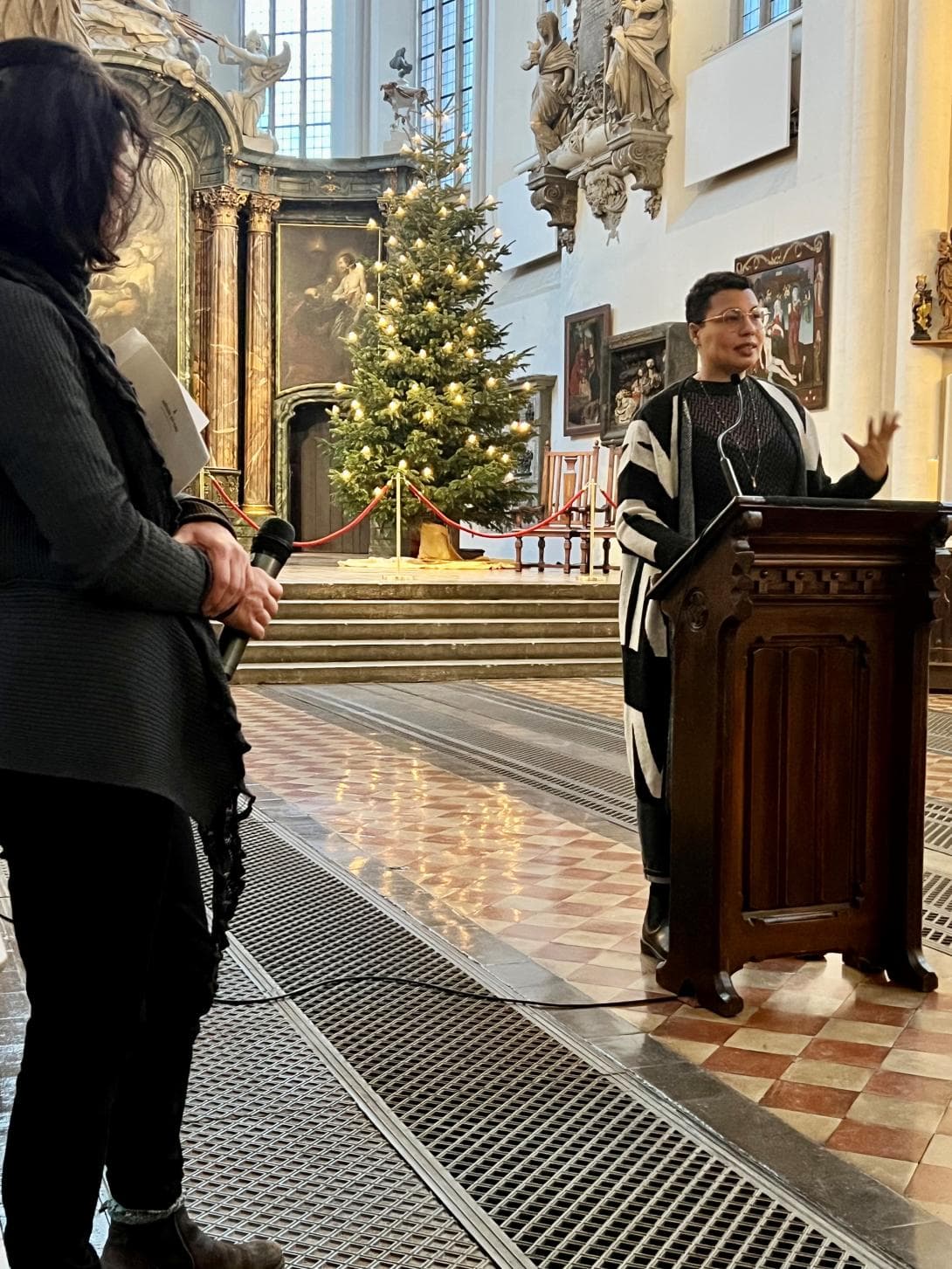 MLK Day 2024: Wissenschaftlerin Antje Potjans von der Humboldt Universitätmann in der Marienkirche in Berlin. Foto: Matthias Kaufmann