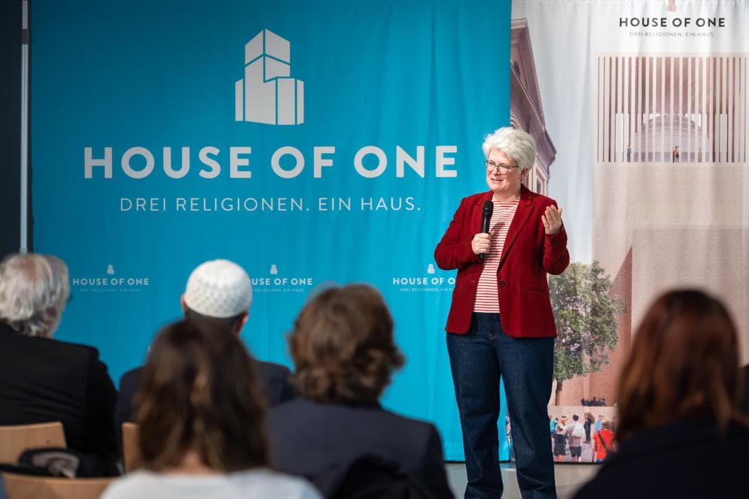 Die Bürgermeisterin des Bezirks Berlin-Mitte, Stefanie Remlinger, wünscht dem House of One viel Erfolg.