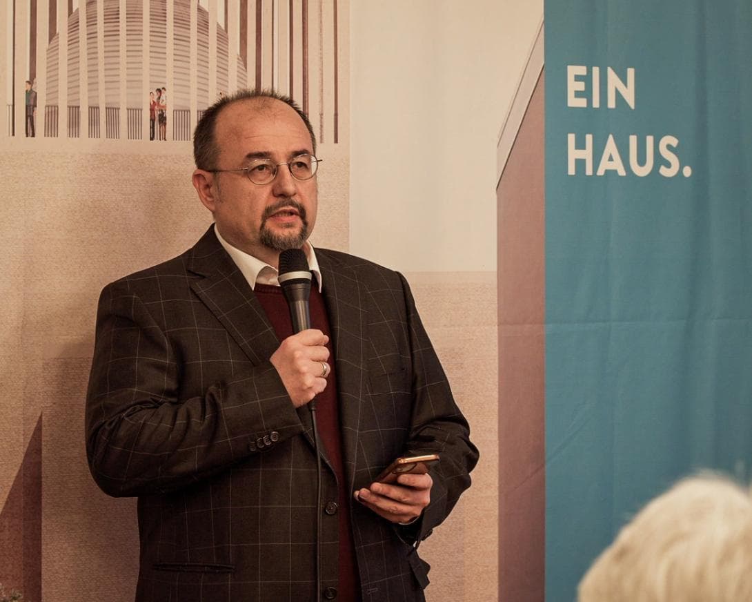 Interreligiöser Iftar im Rathaus in Berlin: Konranrezitation von Arhan Kardas