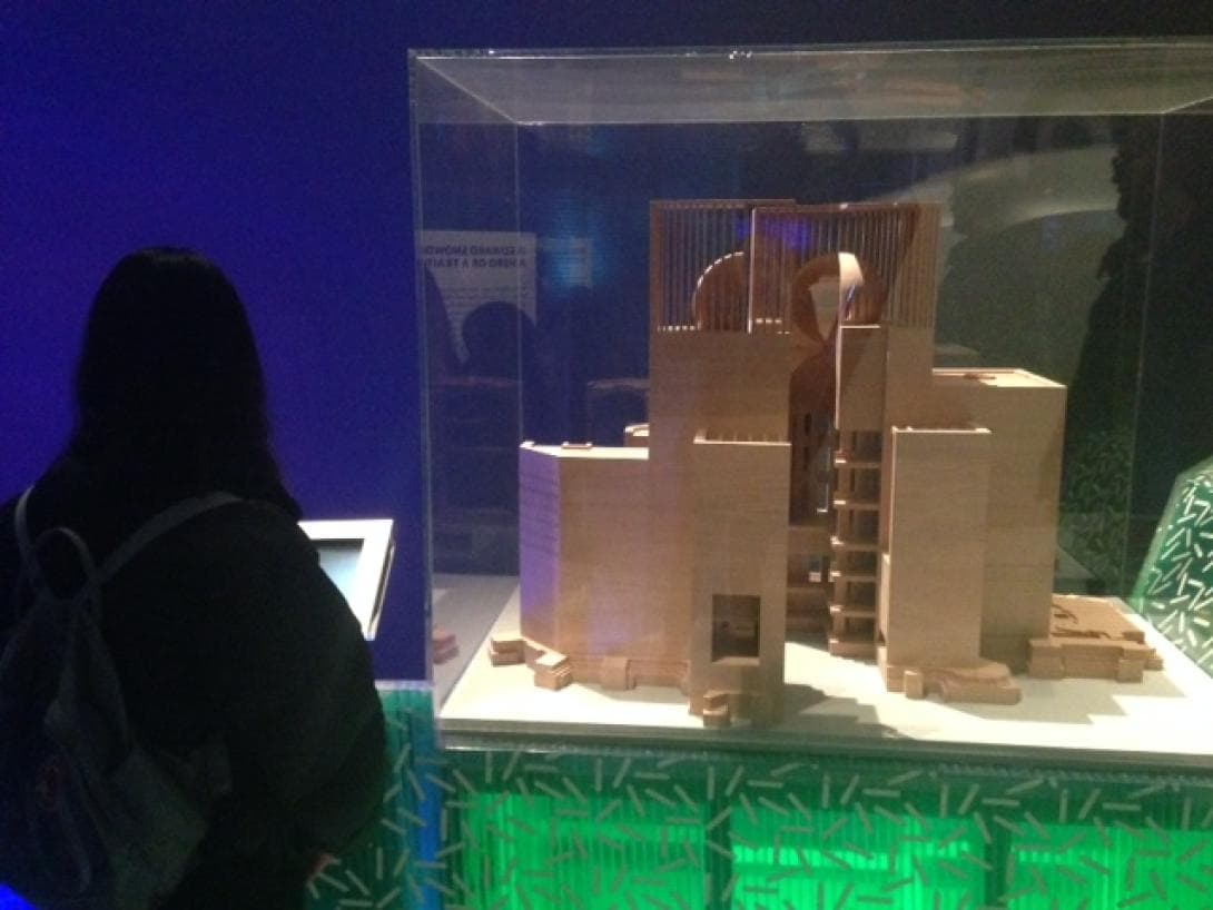 Das Victoria & Albert Museum in London kauft ein dreidimensionales Modell des House of One an und zeigt es in der Ausstellung "The Future starts now". 