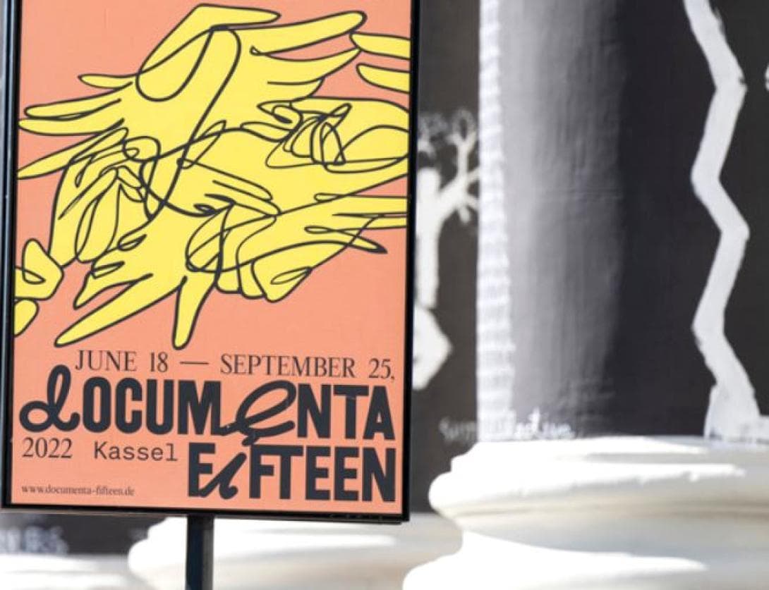 Die "documenta 15" in Kassel ist überschattet von der Debatte über antisemitische Darstellungen auf einem zentralen, inzwischen entfernten Kunstwerk.